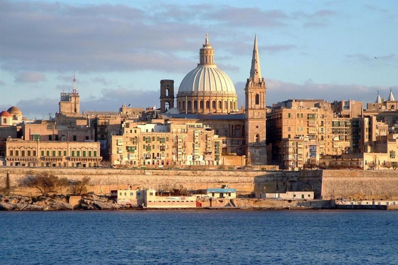 Modern Seaview Apartment In A Prime Location Sliema Ngoại thất bức ảnh