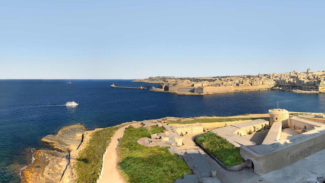 Modern Seaview Apartment In A Prime Location Sliema Ngoại thất bức ảnh