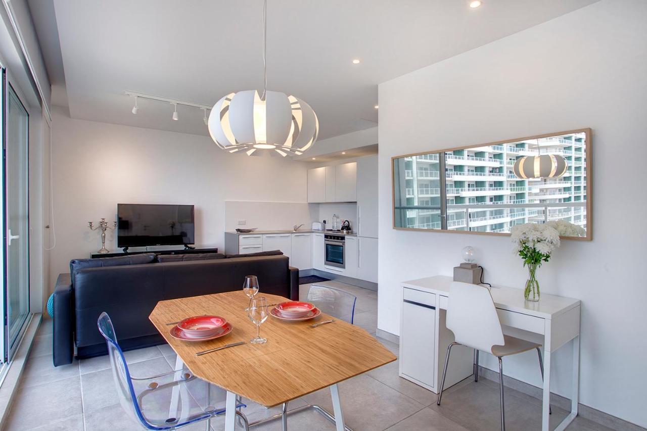 Modern Seaview Apartment In A Prime Location Sliema Ngoại thất bức ảnh